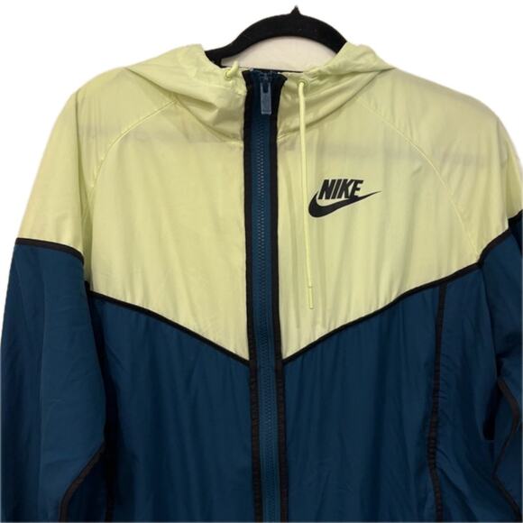 Nike Womens Windbreaker Jacket Size Large Full Zip Hooded Running Coat Training - Picture 2 of 9